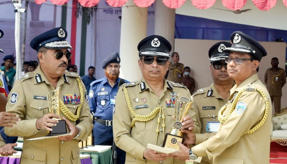 কুমিল্লা জেলা পুলিশ দেশসেরা